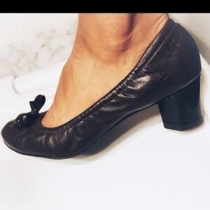 Johnston & Murphy Women 2" Heel
Leather Pumps, Like Wearing a Mother’s 💋 Kiss!!